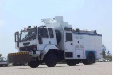 சர்ச்சையை ஏற்படுத்தியுள்ள வெள்ளைநிற நீர்த்தாரை வண்டி: இந்திய தூதரகம் விளக்கம்