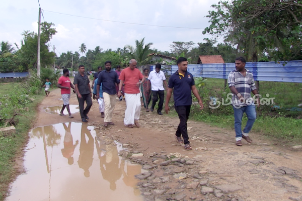 டிட்வா புயலால் பாதிக்கப்பட்ட வீதிகளை பார்வையிட்ட சுமந்திரன் | Sumanthiran Visits Roads Affected By Cyclone Titva