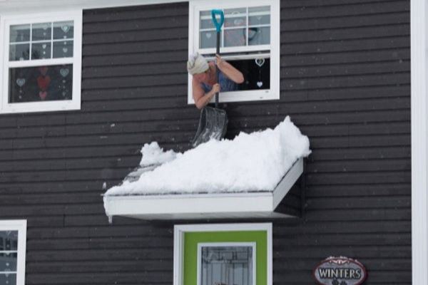 கனடாவில் இந்தப் பகுதியில் கடும் பனிப்பொழிவு | Snowstorm Leaves Much Of Nova Scotia Paralyzed
