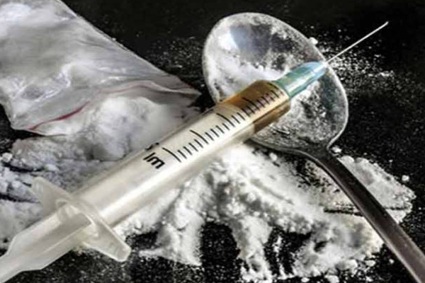யாழில் பாழடைந்த வீடொன்றிலிருந்து 10 பேர் அதிரடி கைது! | 10 People Arrested From Dilapidated House Jaffna