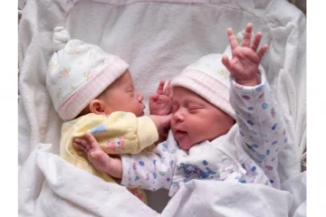 வாடகைத்தாய் மூலம் இரட்டை குழந்தைகளுக்கு தாயான பிரபல நடிகை