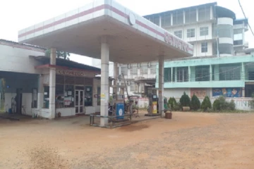 வடமராட்சியில் எரிபொருளுக்கு தட்டுப்பாடு: தனியார் போக்குவரத்து சேவையும் பாதிப்பு (Photos)