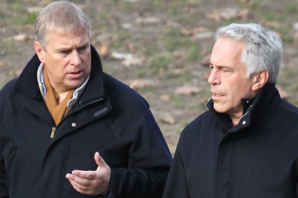 ஆண்ட்ரூ மனைவியின் பிரித்தானிய வாழ்க்கை முடிந்தது... புதிய தகவல் | Sarah Ferguson To Flee From Uk ஆண்ட்ரூ மனைவியின் பிரித்தானிய வாழ்க்கை முடிந்தது... புதிய தகவல் | Sarah Ferguson To Flee From Uk