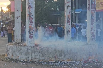 அநுர குமாரவின் வெற்றியை பட்டாசு கொழுத்தி கொண்டாடிய ஆதரவாளர்கள்!