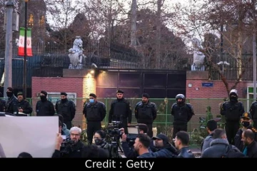 ஈரானிலுள்ள பிரித்தானிய தூதரகம் மூடல்... பிரித்தானியர்களுக்கு விடுக்கப்பட்டுள்ள எச்சரிக்கை