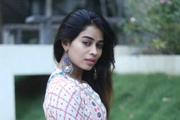 பிரேக்கப் ஆனதை டான்ஸ் ஆடி கொண்டாடிய சீரியல் நடிகை! வீடியோ இதோ..