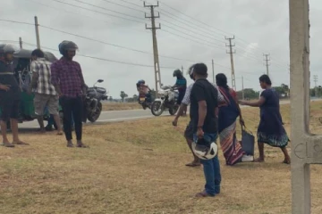 யாழில் பயங்கர விபத்து சம்பவம்: 2 குழந்தைகள் உட்பட 4 பேருக்கு நேர்ந்த நிலை!