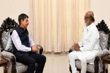 அரசியல் அலுவலகமா ஆளுநர் மாளிகை  ?  ரஜினி சந்திப்பால் உருவான சர்ச்சை