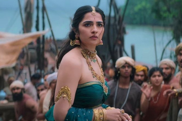 காந்தாரா சாப்டர் 1 விழாவில் கண்ணீர்விட்டு பேசிய நடிகை ருக்மிணி வசந்த்.. காரணம் என்ன? | Rukmini Vasanth Got Emotional In Kantara Pressmeet