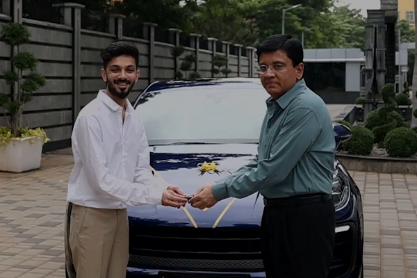 அனிருத்துக்கும் செக் மற்றும் சொகுசு கார் கொடுத்த சன் பிக்சர்ஸ்! என்ன கார் பாருங்க | Anirudh Gets Porshe Car From Sun Pictures