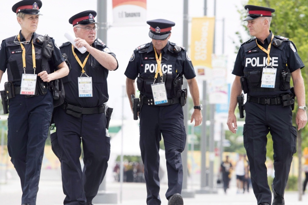 கனடாவில்  25 வயதுடைய நபரை தேடும் பொலிஸார்! | Canada Police Search A Man