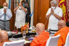 ஜனாதிபதி கோட்டாபய வெற்றி பெற்றுள்ளார்: நேரில் சென்று பாராட்டிய தேரர்கள்