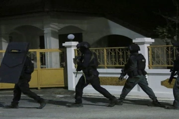 அமெரிக்காவில் வணிக வளாகத்தில் மர்ம நபர் துப்பாக்கிச்சூடு; 3 பேருக்கு நேர்ந்த சோகம்!