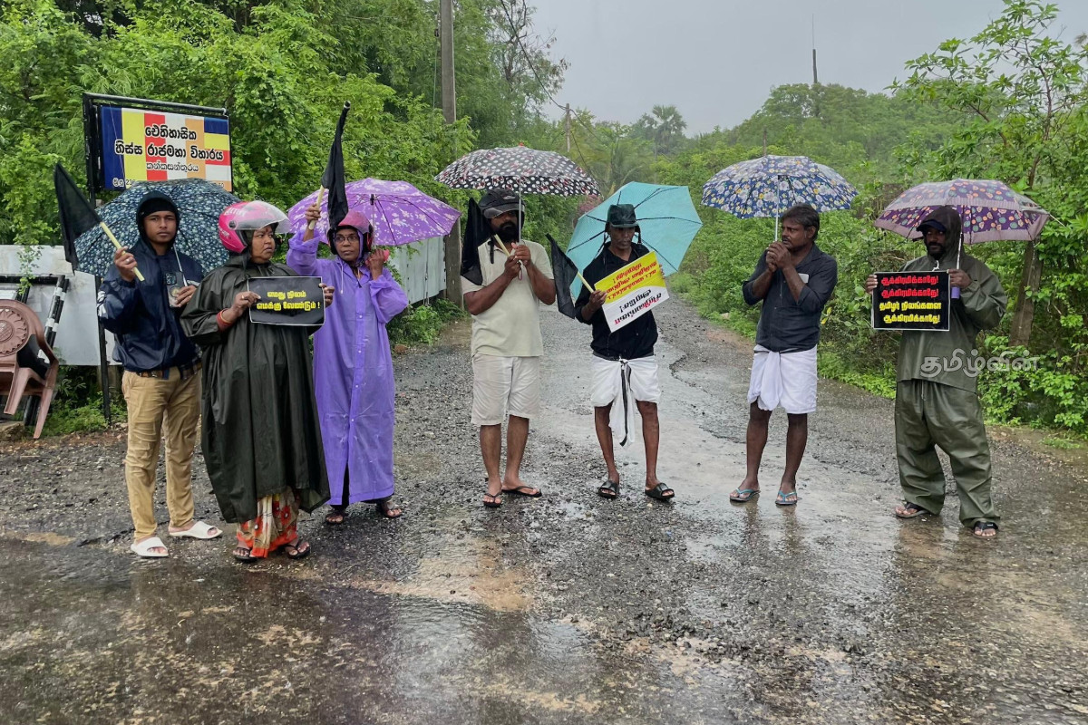 கொட்டும் மழையிலும் ஓயாத போராட்டம்! 42ஆவது பௌர்ணமியிலும் தையிட்டியில் திரண்ட மக்கள் | Issue Of The Illegal Vihara In Thaiyiddy Protest கொட்டும் மழையிலும் ஓயாத போராட்டம்! 42ஆவது பௌர்ணமியிலும் தையிட்டியில் திரண்ட மக்கள் | Issue Of The Illegal Vihara In Thaiyiddy Protest