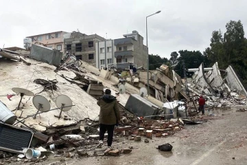 துருக்கி மற்றும் சிரியா நிலநடுக்கத்தில் 21,000 க்கும் மேற்பட்டோர் உயிரிழப்பு