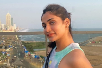 ரசிகர்களுக்கு ஷாக் கொடுத்த லாஸ்லியா.. கிளாமர் புகைப்படத்தை வெளியிட்ட நடிகை