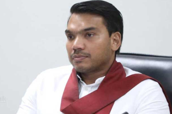 நாமலின் இல்லத்தில் இன்று நடந்த விசேட பிரார்த்தனை! | Special Prayers At Namal House For Died Disaster