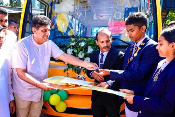 சிறிலங்கா அதிபர் தலைமையிலான அரசாங்கத்தை விமர்சித்த சஜித் - இவர்கள் கபட அரசியல்வாதிகள் | Leader Opposition Sajith Premadasa Presented Gift சிறிலங்கா அதிபர் தலைமையிலான அரசாங்கத்தை விமர்சித்த சஜித் - இவர்கள் கபட அரசியல்வாதிகள் | Leader Opposition Sajith Premadasa Presented Gift