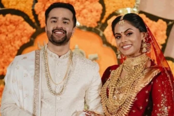 ஹனிமூன் புகைப்படங்களை வெளியிட்ட ராதா மகள் கார்த்திகா நாயர்.. ஆனால் ஒரு போட்டோவில் கூட கணவர் இல்லை