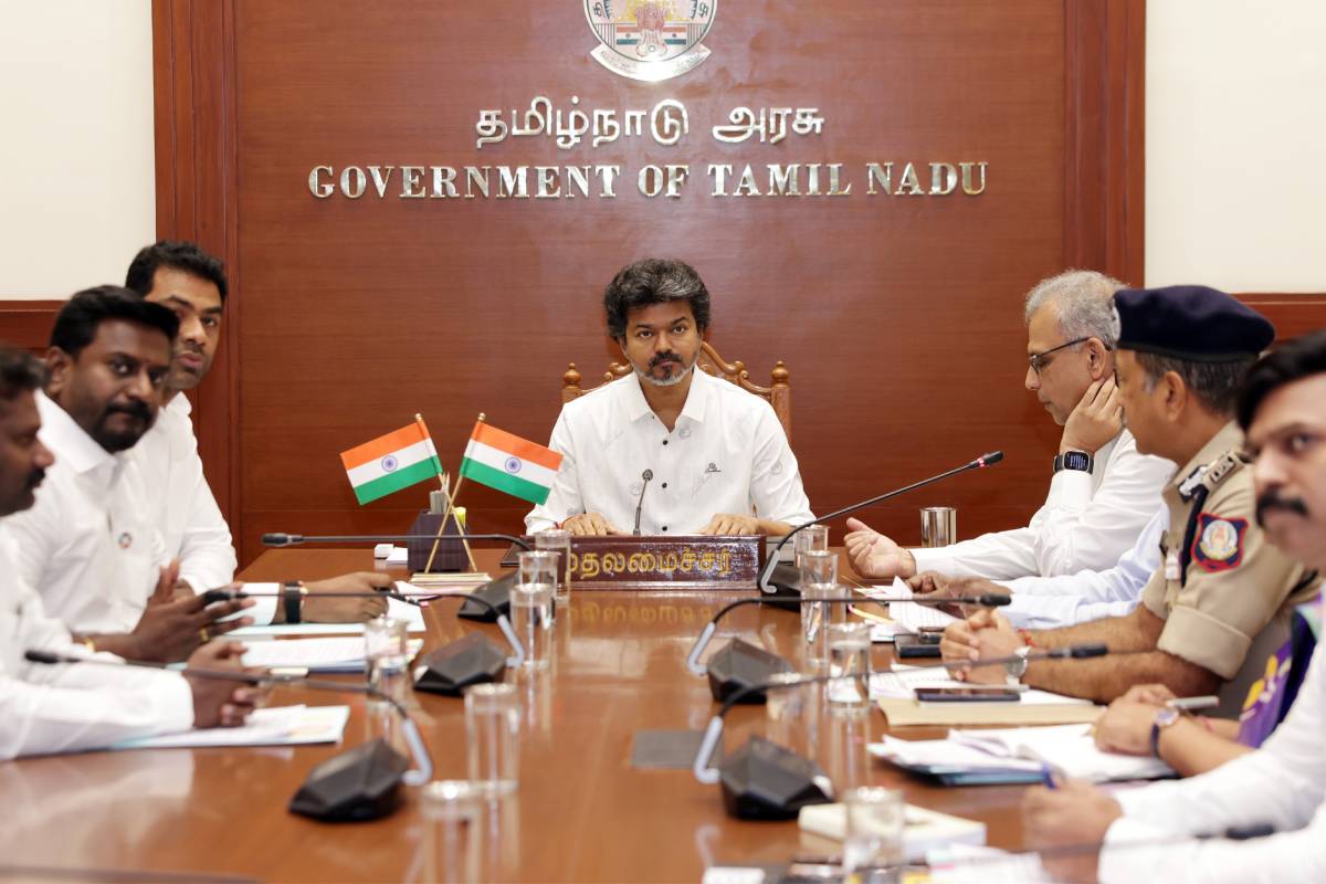 நேபாளத்தில் சிக்கியுள்ள 103 தமிழ்நாட்டு பயணிகள் - 4 அமைச்சர்களை டெல்லிக்கு அனுப்பும் முதல்வர் விஜய் | Cm Vijay Send 4 Ministers To Delhi Nepal Rescue