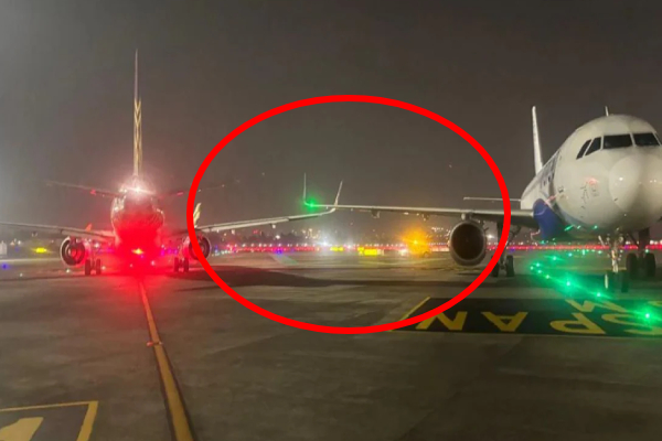 இந்தியாவில் 2 விமானங்கள் உரசியதால் பரபரப்பு | A Tense Situation Arose Mumbai Two Planes Collided இந்தியாவில் 2 விமானங்கள் உரசியதால் பரபரப்பு | A Tense Situation Arose Mumbai Two Planes Collided