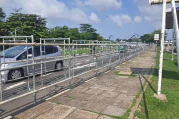 நிரந்தர காவலரண்களுடன் நாடாளுமன்றத்திற்கு தீவிர பாதுகாப்பு (Photos)