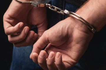 දරුවට තරවටු කළාට හොදටම කේන්ති ගිය පියා පාසලට ගිහින් ගුරුවරයෙක්ට ගහලා..