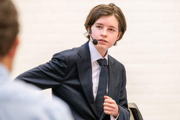 15 வயது குவாண்டம் இயற்பியலில் முனைவர் பட்டம்: யார் இந்த லாரண்ட் சைமன்ஸ்? | World S Youngest Phd Holder Who Is Laurent Simons