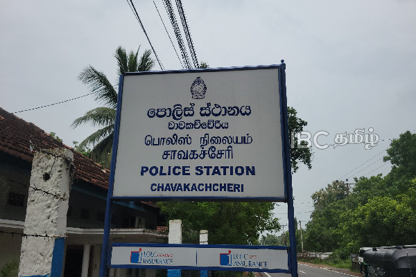 யாழ்ப்பாணத்தில் இப்படியும் சம்பவம் : காதலன் வீட்டில் நகை திருடிய காதலி கைது | Girlfriend Stealing Jewelry From Boyfriend S House