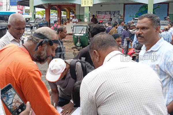 புதுசும் வேண்டாம் பழசும் வேண்டாம்! அரசின் திட்டத்திற்கு எதிராக கையெழுத்து போராட்டம் | Protest Against The Anti Terrorism Law