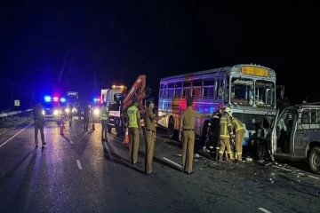 நள்ளிரவு இடம்பெற்ற கோர விபத்து! 13 வயது சிறுமி உயிரிழப்பு - தீவிர சிகிச்சைப்பிரிவில் இருவர்