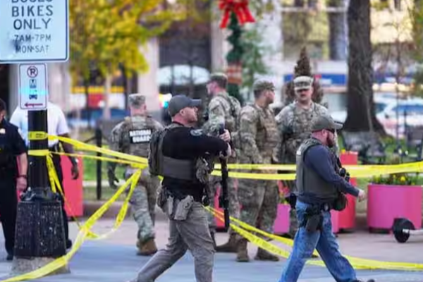 வெள்ளை மாளிகை அருகே மர்மநபரால் பரபரப்பு ; ஜனாதிபதி ட்ரம்ப் கடும் கண்டனம் | Two National Guard Members Shot Near White House வெள்ளை மாளிகை அருகே மர்மநபரால் பரபரப்பு ; ஜனாதிபதி ட்ரம்ப் கடும் கண்டனம் | Two National Guard Members Shot Near White House