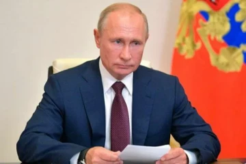 புடினுக்கு ஆதரவாக செயற்பட்ட இருவருக்கு பிரித்தானியா தடை விதிப்பு