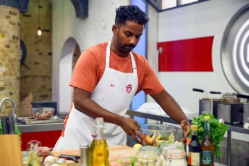 பிரிட்டனின் மிகப்பிரபலமான சமையல் போட்டியில் சாதனை படைத்த தமிழன்