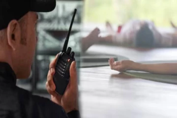 இரவில் திடீரென மாஸ் கில்லிங் என்று வந்த போன் கால்.. பதறியடித்து சென்ற போலீசாருக்கு காத்திருந்த அதிர்ச்சி!