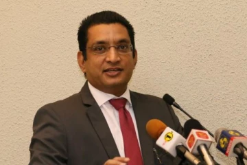 அனைவரையும் திருப்திப்படுத்த வேண்டுமெனில்  ஐஸ்கிரீம் தான் விற்கவேண்டும்!