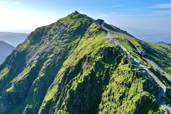 பிரித்தானியாவில் மலையேற்றத்துக்குச் சென்ற இளைஞருக்கு நேர்ந்த துயரம் | Medical Student Fell 500Ft To Death In Trekking பிரித்தானியாவில் மலையேற்றத்துக்குச் சென்ற இளைஞருக்கு நேர்ந்த துயரம் | Medical Student Fell 500Ft To Death In Trekking