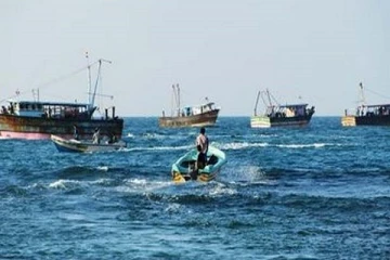 வடமராட்சி கிழக்கில் கடலட்டை பிடிக்க கடலில் இறங்கிய மீனவர் மாயம்