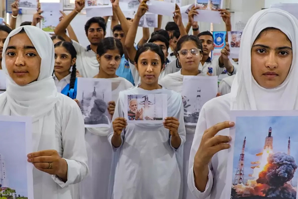 சந்திராயன் 3 இற்காக உலகவாழ் இந்தியர்கள் பிரார்த்தனை! | Indians Around The World Pray For Chandrayaan 3