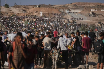 காசாவின் கான் யூனிஸில் சோக சம்பவம்: கூட்ட நெரிசலில் 20 பேர் பலி