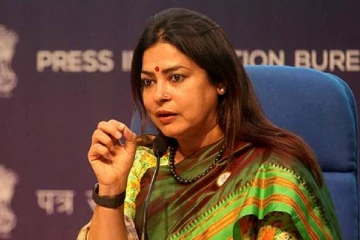 மல்யுத்த வீரர்கள் போராட்டம் : பதில் சொல்லாமல் ஓட்டம் பிடித்த மத்திய அமைச்சர் - வைரலாகும் வீடியோ