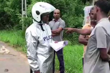 එක් දරුවෙක් මිය යද්දි අනෙක් දරුවා දිවි ගලවාගත් හැටි...