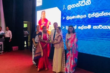 மட்டக்களப்பு மண்ணுக்கு பெருமை சேர்த்த பெண்மணி - கொழும்பில் வழங்கப்பட்ட உயரிய விருது (படங்கள்)