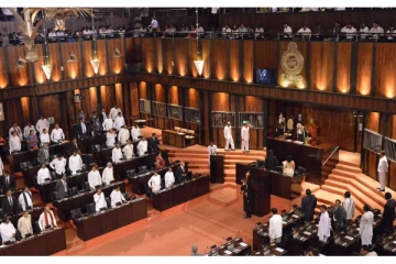 நாடாளுமன்றத்தில் கெட்ட வார்த்தையில் பேசிய  எம் பி