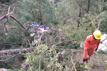 பேருந்து கவிழ்ந்த விபத்தில் 25 பேர் உயிரிழப்பு - குடியரசு தலைவர் இரங்கல்