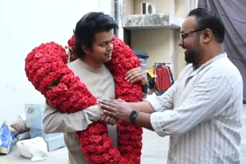 கில்லி சாதனை.. விஜய்க்கு பெரிய மாலை போட்டு தயாரிப்பாளர் வைத்த கோரிக்கை