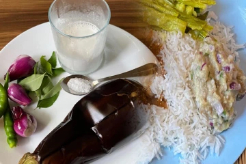 சுட்ட கத்தரிக்காய்ச்சம்பல்.... வெறும் 5 நிமிடம் போதும்!