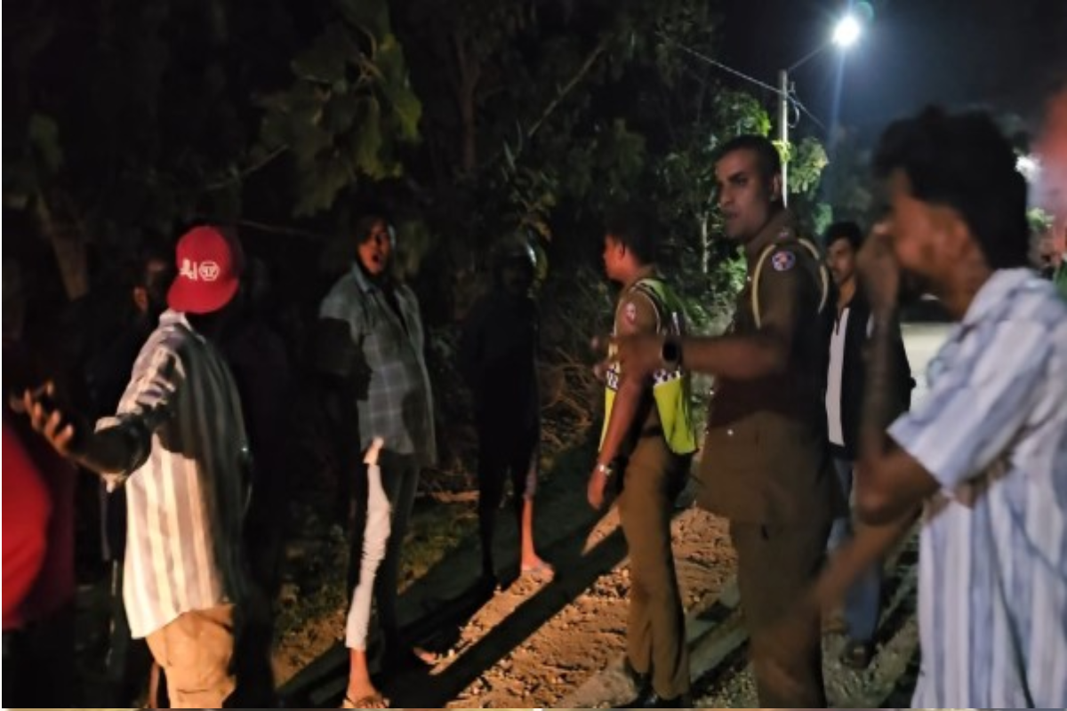 யாழில் வீடுகளுக்குள் புகுந்த நச்சுப்புகை ; நள்ளிரவில் வீதிக்கிறங்கிய மக்கள் | Toxic Smoke Invades Jaffna Homes