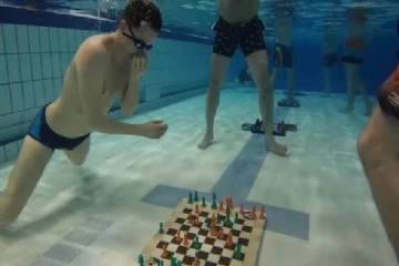 நீருக்கு அடியில் சதுரங்கப் போட்டி ; உலக செம்பியன் பட்டத்தைத் தட்டிச் சென்றது நெதர்லாந்து