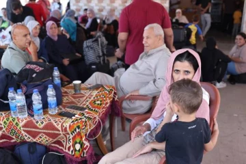 காசாவில் இருந்து எகிப்து எல்லை வழியாக வெளியேற காத்திருக்கும் வெளிநாட்டவர்!